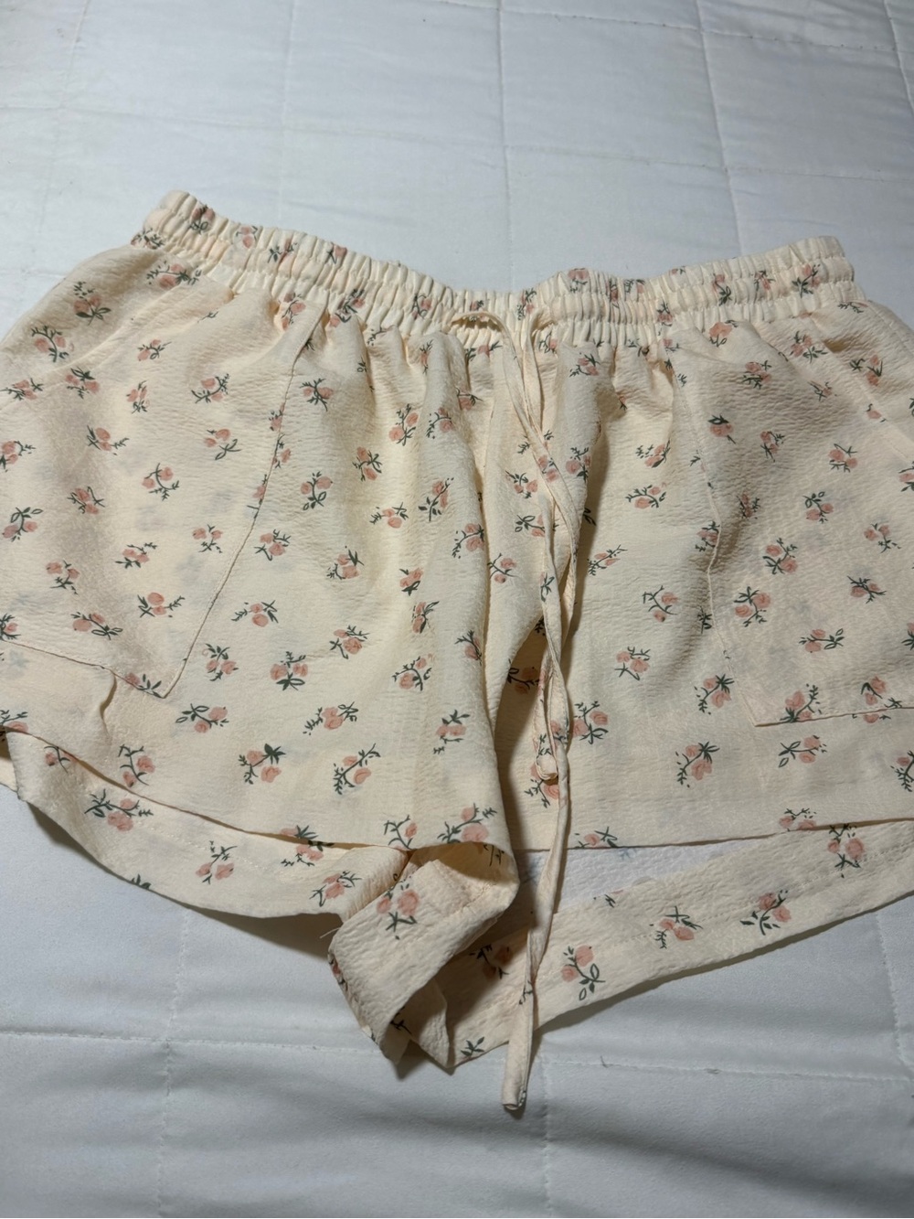SHEIN Cream Floral Elastic Waist Shorts